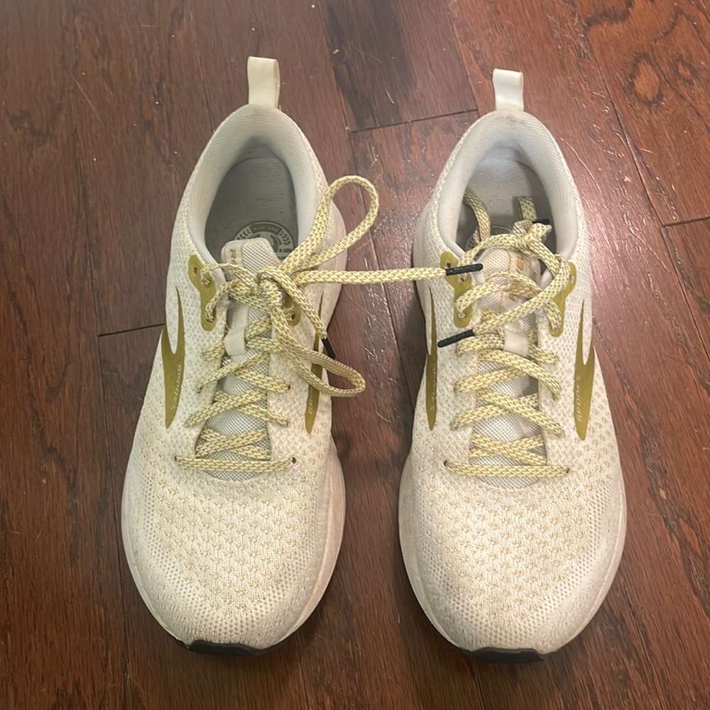 Women’s brooks revel running shoes size 6.5